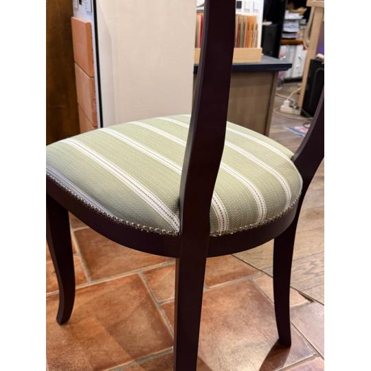 klasicky zeleny tapacirovany stolcek pruhovany obciansky mediteransky provensalsky elegantny jedalensky stolcek bukove masivne drevo pohodlny provensalsky 2.jpg